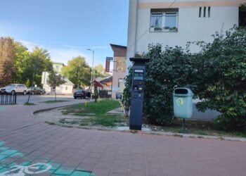 Viceprimarul Lucian Harșovschi: Asociațiile de proprietari și riveranii au cerut introducerea de parcări cu plată, pentru că nu aveau unde să-și parcheze mașinile. Și-n afara țării se plătesc parcările. În 10 zile s-au eliberat 160 de abonamente