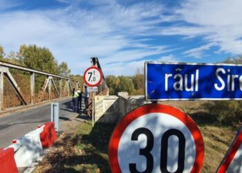 Prefectura Suceava a aflat că un pod construit în urmă cu 90 de ani este grav deteriorat și trebuie făcut altul în loc