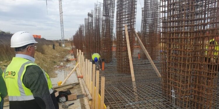 Dacă vremea va permite, structura de rezistență a viitoarei săli polivalente a Sucevei va fi terminată anul acesta