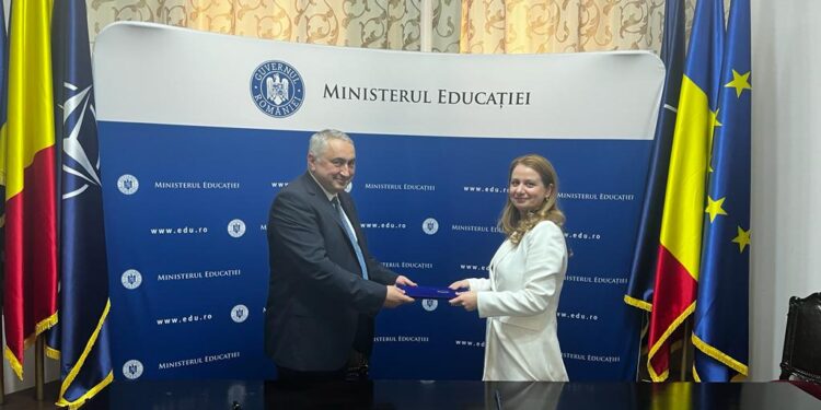 Rectorul USV și ministrul Educației au semnat contractul de 25 de milioane de euro pentru învățămîntul dual. Se vor construi clădiri de laboratoare și ateliere pentru formarea profesională. Bursele pentru elevi și studenți sînt uriașe