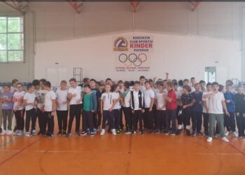 Sălile de sport ale școlilor sucevene, folosite la capacitate maximă. În această toamnă se va inaugura sala de sport de la Școala 10, iar la Școala 4 va începe construcția unei asemenea săli