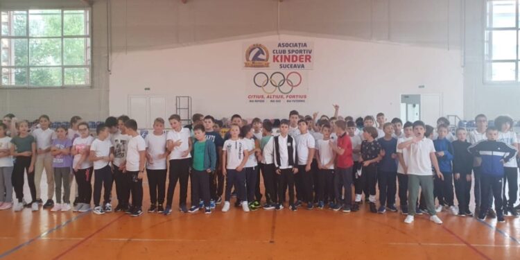 Sălile de sport ale școlilor sucevene, folosite la capacitate maximă. În această toamnă se va inaugura sala de sport de la Școala 10, iar la Școala 4 va începe construcția unei asemenea săli