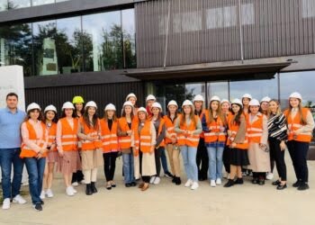 Premii de cîte 300 de euro, pentru cinci studenți suceveni care au obținut rezultate de excepție la cursul de germană finanțat de ”Egger”