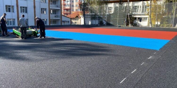 Covor elastic din cauciuc, pentru terenul de sport de la Colegiul Alimentar Suceava