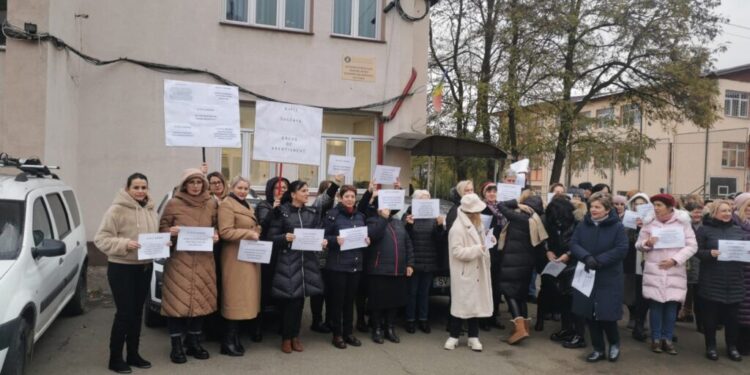 Slab plătiți și cu personal insuficient, angajații AJPIS Suceava au făcut o grevă de avertisment și amenință cu greva generală