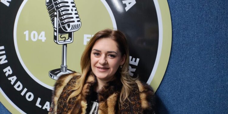 ”Dragii mei părinți, bunii mei părinți”, noul cîntec al Ancuțăi Corlățan. Interpreta de muzică populară a participat, deja, la filmările pentru emisiunile de sărbători de la Antena Stars și Tradițional TV