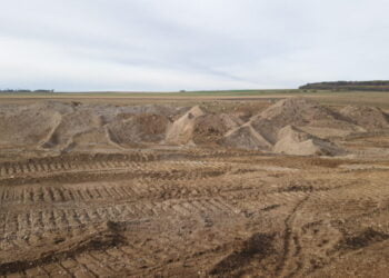 Amendă de 60.000 de lei pentru o firmă care exploatează pietriș și nisip, la Simincea