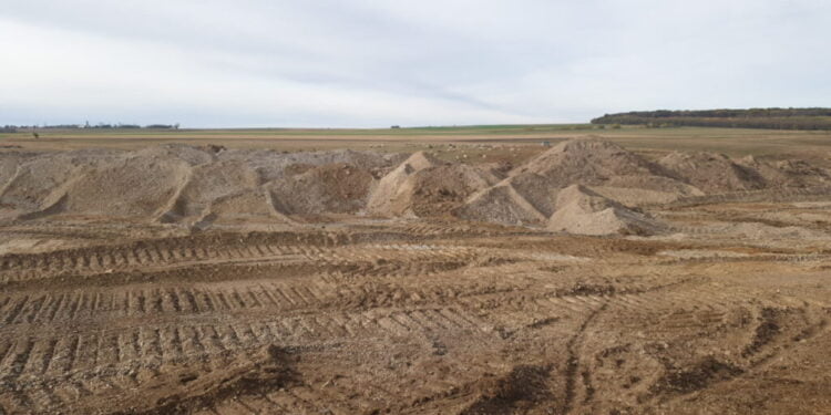 Amendă de 60.000 de lei pentru o firmă care exploatează pietriș și nisip, la Simincea