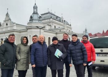 Pe 28 noiembrie, în ziua în care va fi inaugurat, Complexul Muzeal Cazinoul Băilor va putea fi vizitat pînă la ora 24.00. De la ora 19.00, Ansamblul Artistic Profesionist ,,Ciprian Porumbescu” va susține un spectacol extraordinar