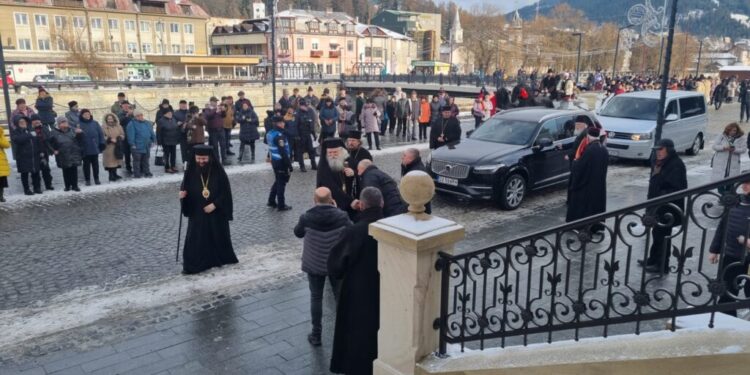 Arhiepiscopul Calinic poate că ar merge cu căruța, numai că Volvo nu produce și căruțe