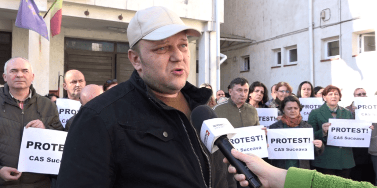 Protestul de la Casa de Sănătate Suceava ar putea ajunge în punctul în care nu se vor face decontări către spitale și laboratoarele de analize, și nici nu vor fi plătite concediile medicale