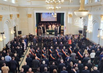 200 de invitați, la sfințirea Complexului Muzeal ”Cazinoul Băilor” din Vatra Dornei. Lucrările de reabilitare a monumentului istoric nefuncțional de 35 de ani au început în aprilie 2019 și s-au încheiat luna aceasta. Ocrotitorul spiritual al complexului este Sfîntul Ierarh Varlaam