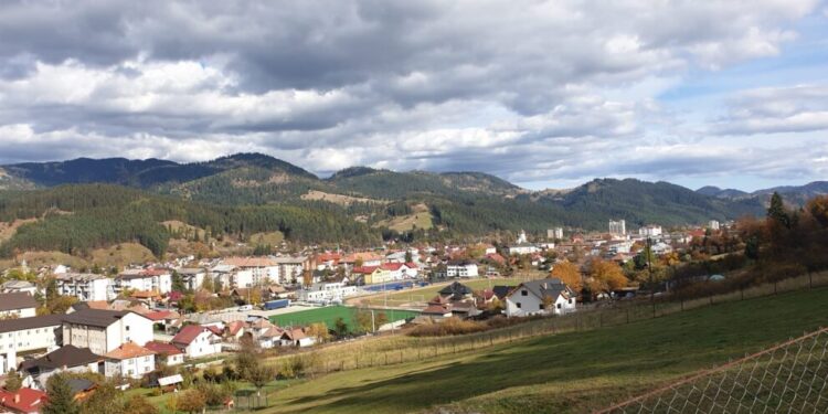 La Cîmpulung Moldovenesc încă se mai lucrează pe 7 șantiere. Primarul Mihăiță Negură spune și că plățile către constructorii care au executat diferite lucrări publice vor fi deblocate de către Guvern pînă la finele anului (Foto)