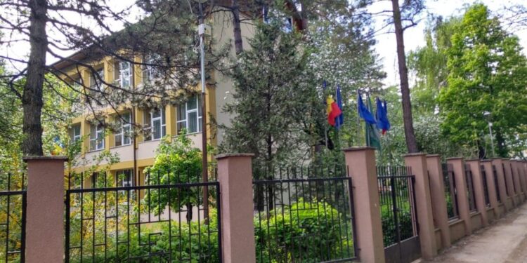 Colegiul Economic ”Dimitrie Cantemir”, pregătit să acceseze fonduri pentru reabilitarea termică a sălii de sport, cantinei și căminului. Căminul are camere cu trei și patru paturi și cu grup sanitar propriu