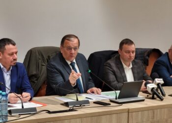 A fost emis acordul de mediu pentru autostrada Pașcani – Suceava. Pînă la sfîrșitul lui 2023 va fi gata studiul de fezabilitate. Totodată, a fost obținut acordul de mediu pentru centura ocolitoare a orașului Gura Humorului