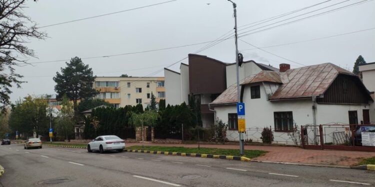 Partea bună a introducerii parcărilor cu plată: sînt locuri de parcare!