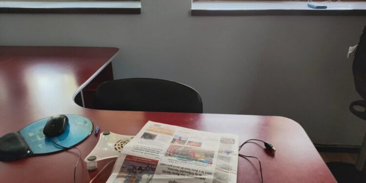 Moment de reculegere în memoria jurnalistului Florin Avram, în debutul conferinței de presă a primarului Ion Lungu