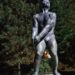 De 6 ani, statuia din parcul universității așteaptă un ”ciocan”
