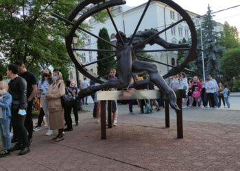 Oamenii de afaceri suceveni vor să pună bani mînă de la mînă, pentru a cumpăra o statuie care să fie amplasată în sensul giratoriu de la Burdujeni