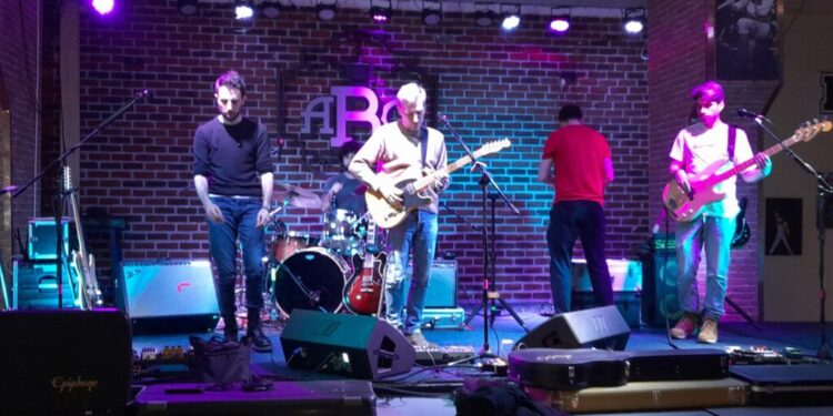 Pompierii au închis și ultimul club. Suceava a ajuns de rîsul curcilor bete care petrec prin cluburile din alte orașe