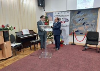 Gheorghe Flutur, la 100 de ani de la înființarea Bibliotecii Bucovinei, condusă de Gabriel Cărăbuș: A vorbit un cărăbuș și acum vorbește un fluture. Domnul Flutur a cerut Bibliotecii să atragă și cititori români care locuiesc în străinătate
