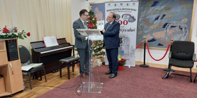 Gheorghe Flutur, la 100 de ani de la înființarea Bibliotecii Bucovinei, condusă de Gabriel Cărăbuș: A vorbit un cărăbuș și acum vorbește un fluture. Domnul Flutur a cerut Bibliotecii să atragă și cititori români care locuiesc în străinătate