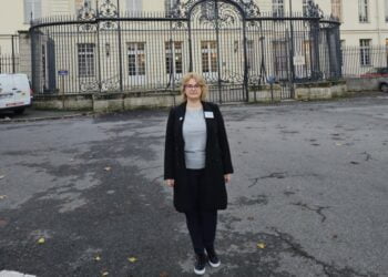 Profesoara Mariana Ciupu, directoarea adjunctă a Școlii 4 Suceava, a obținut, în Franța, atestatul de evaluator DELF-DALF pentru toate nivelurile. Majoritatea cursanților au fost francezi, iar instruirea și testarea au avut loc la sediul France Education International de la Sevres (Foto)