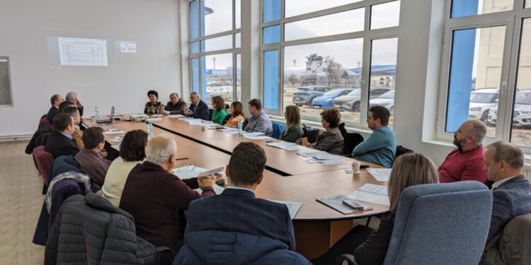 Laborator de analize pentru agenții economici din industria alimentară, lîngă aeroportul de la Salcea. Laboratorul va deveni funcțional în această primăvară. O serie de analize nu se regăsesc în oferta altor laboratoare din județele Suceava și Botoșani