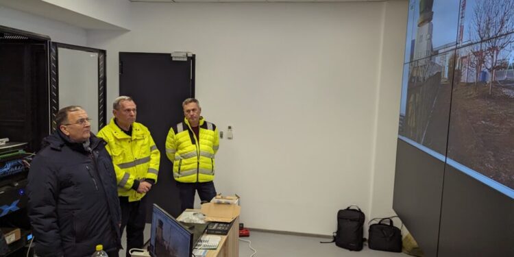 Gard de protecție de 6,4 kilometri, utilaj de deszăpezire și utilaj de intervenție în caz de incendii, pentru aeoportul sucevean. Se demolează o serie de clădiri pentru amenajarea terminalului 3 și a terminalului cargo, și pentru extinderea parcării