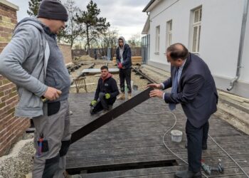 Muzeul de Istorie de la Siret ”va fi o atracție pentru turiști”. La cîteva sute de metri de muzeu se află cel mai vechi cimitir evreiesc din România, acesta datînd din 1520