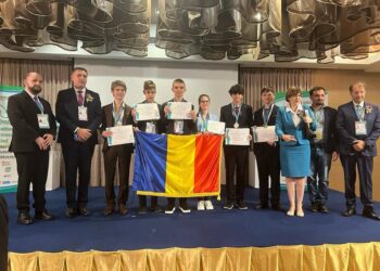 Din cele două medalii de bronz obținute de România la Olimpiada Internaţională de Științe pentru Juniori una a fost cîștigată de Sabrina Giulia Macoveiciuc, de la Colegiul ”Ștefan cel Mare” Suceava