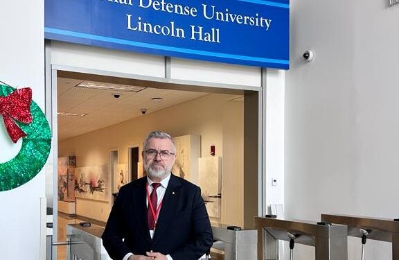 Senatorul sucevean George Mîndruță, la Washington, la cel de-al 23-lea Forum Parlamentar Transatlantic. Participanții la eveniment au făcut și o vizită la US Naval Academy, Annapolis-Washington DC