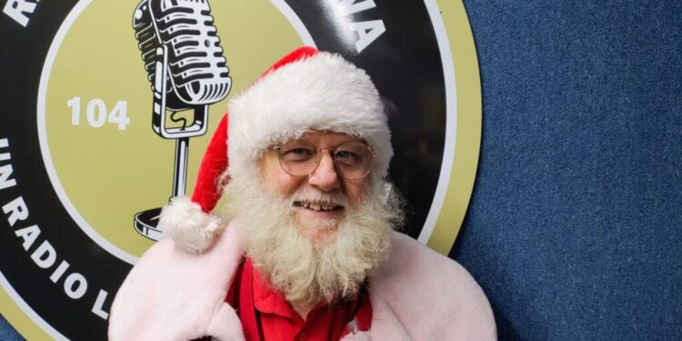 Familii din Suceava, care, sub protecția anonimatului, îl trimit pe Moș Crăciun cu daruri la cîte o familie cu posibilități financiare scăzute