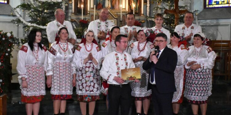 Concert de colinde în limbile polonă și română, la Biserica ”Coborîrea Duhului Sfînt” din Solonețu Nou (Foto)