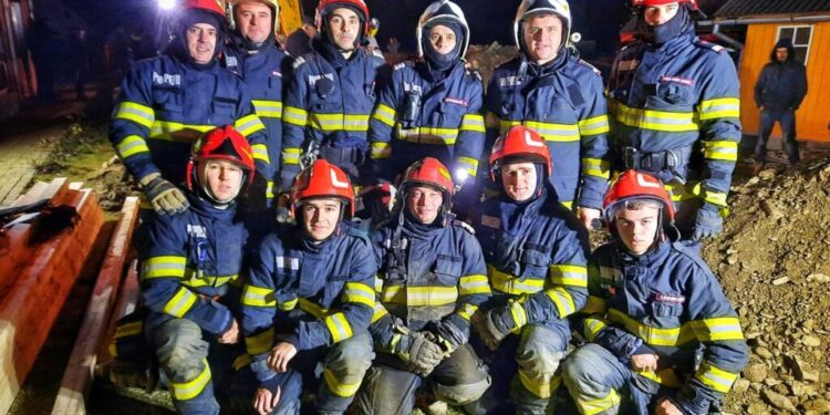 Pojorîta. După o intervenție care a durat 8 ore, un bărbat care curăța o fîntînă și a rămas blocat la o adîncime de 8 metri a fost salvat