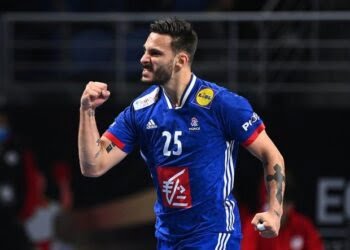 Răzvan Gavriloaia o vede pe Franța favorită la cîștigarea Campionatului European de Handbal. Răzvan spune că poate este subiectiv, dat fiind faptul că este prieten cu jucătorul francez Hugo Descat