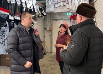 Viceprimarul Lucian Harșovschi: Comercianții din bazarul din Lunca Sucevei, dar și cumpărătorii, mulțumiți de sistemul de încălzire din centrul comercial (Foto)