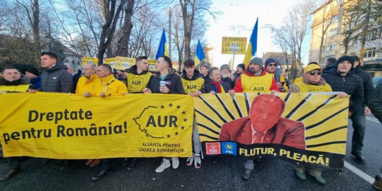 Marș AUR pe străzile municipiului Suceava, coordonat de George Simion. Aproximativ 2.000 de oameni i-au cerut demisia președintelui PNL al Consiliului Județean Suceava, Gheorghe Flutur (Foto)