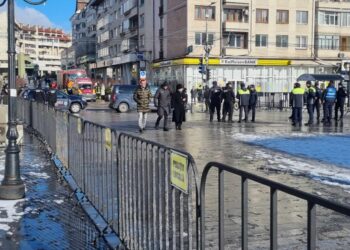 Impresionante forțe de ordine, pentru mitingul AUR din centrul Sucevei și pentru ședința PNL din interiorul Casei de Cultură. La ora 15.00 este programată o întîlnire Gheorghe Flutur – George Simion (Foto)