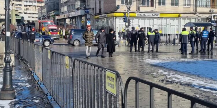 Impresionante forțe de ordine, pentru mitingul AUR din centrul Sucevei și pentru ședința PNL din interiorul Casei de Cultură. La ora 15.00 este programată o întîlnire Gheorghe Flutur – George Simion (Foto)