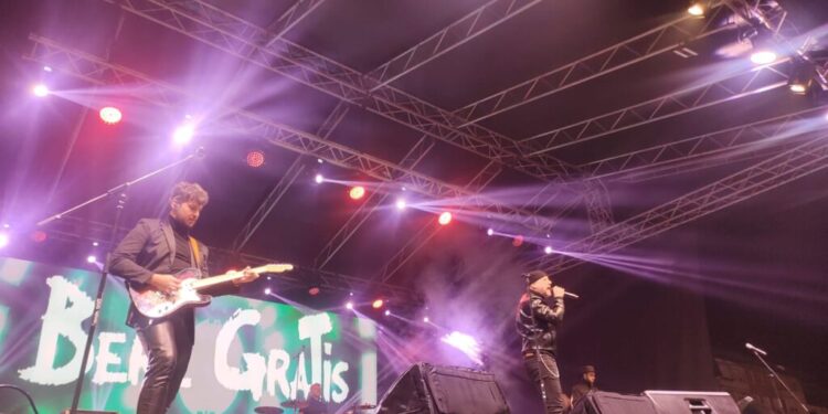 Concertul ”Bere gratis” din centrul Sucevei a făcut toți banii