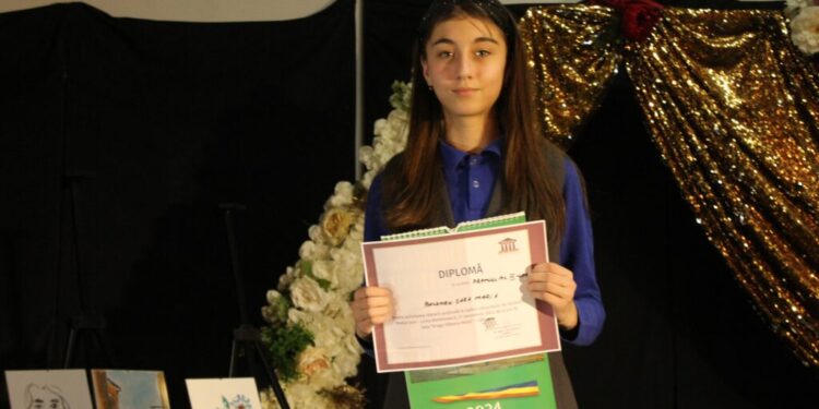 Tablouri de Radu Bercea și bani, premiile pentru cîștigătorii concursului de recitare organizat de Asociația Fălticeni Cultural