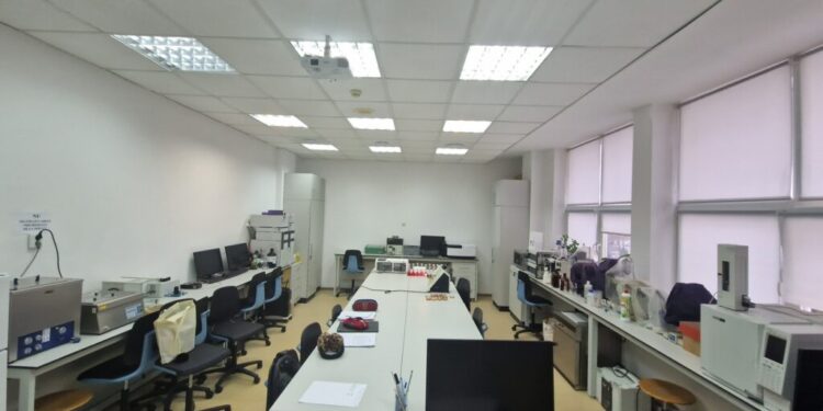 Facultatea de Inginerie Alimentară Suceava, investiții în aparatură de ultimă generație. Decanul Mircea Oroian: Noi îi pregătim pe studenți pentru viitor, astfel încît atunci cînd vor ajunge în fabrici să aibă deja competențele formate și să se poată integra mult mai ușor la locul de muncă