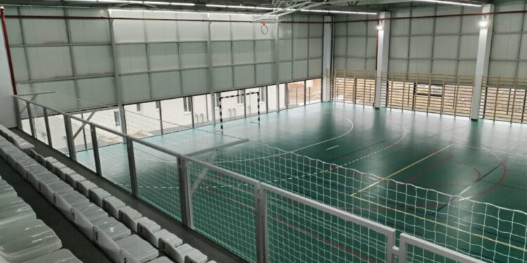 Sala de sport cu 200 de locuri în tribune, pentru cei 1.300 de elevi din Liteni (Foto)