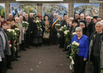 Diplome de fidelitate, flori și bani, pentru 40 de ”cupluri de aur” din Suceava