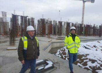 Ministrul Veștea a spus că sînt bani pentru continuarea construcției sălii polivalente de la Suceava