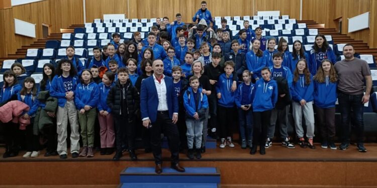 75 de elevi de la LPS Suceava, într-un proiect privind combaterea fenomenului infracțional