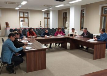 Întîlnire la Prefectura Suceava pentru problema fermierilor, la care fermierii nu au participat. Prefectul Alexandru Moldovan: Din motive pe care nu le cunosc, la fel ca și sîmbătă seara, reprezentanții protestatarilor nu s-au prezentat la discuții