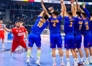 Suceveanul Daniel Stanciuc, ”unul dintre cei mai importanți jucători ai României, la 19 ani”. Daniel a alergat, a marcat și a pasat, însă România a fost învinsă de Austria cu 31-24 în primul meci la Campionatul European din Germania