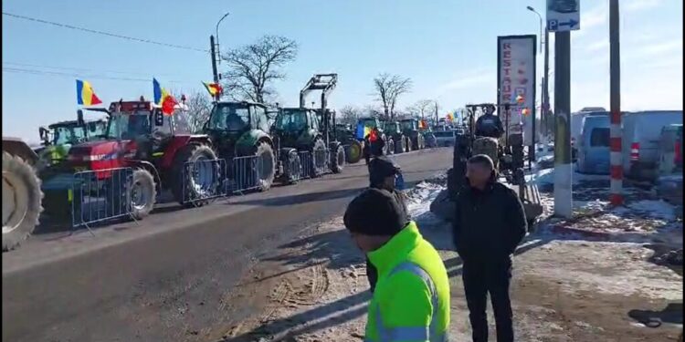 Protestatarii și-au luat camioanele și tractoarele și au plecat, prin Vama Siret se circulă normal